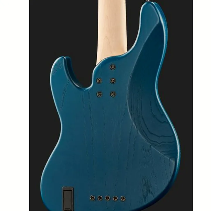 Test & Avis : FGN J-Standard Mighty Jazz Bass BL