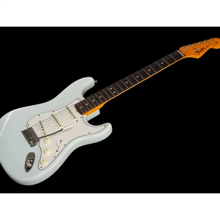 Test & Avis Guitare électrique Fender AV II 65 Strat RW SNB