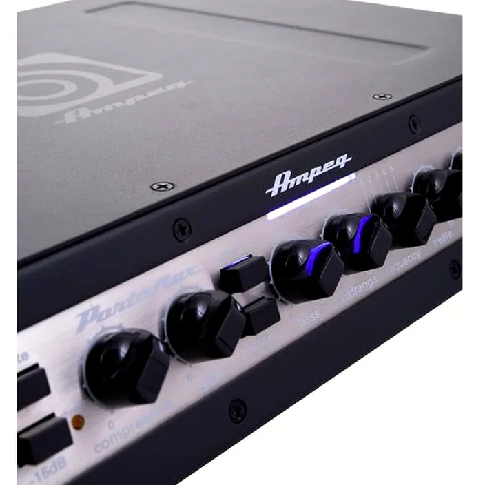 La tête d'amplificateur Ampeg PF-800 Portaflex - Test, Avis, Comparatif